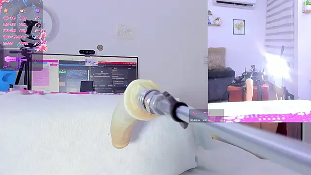 Snapshot of Soraya_Davis chatting on 11/02/25, 09:22 Soraya Davis online show from 11/02/25, 09:22