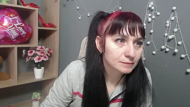 NinaFlawlees online show from 02/13/26, 07:04