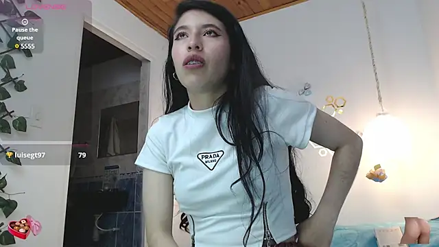 Snapshot of adriscute chatting on 02/21/25, 11:32 adriscute online show from 02/21/25, 11:32