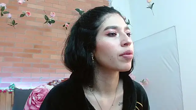 Snapshot of adriscute chatting on 06/21/26, 02:36 adriscute online show from 06/21/26, 02:36