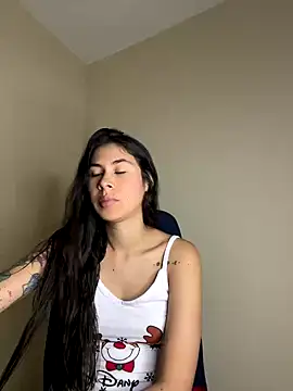 Snapshot of alia_bashar chatting on 09/27/25, 12:48 alia bashar online show from 09/27/25, 12:48