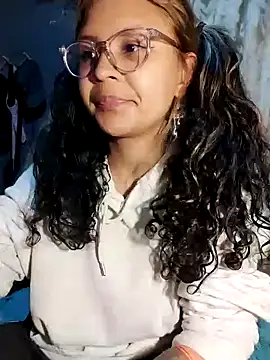 Snapshot of Hathorlove chatting on 12/12/24, 01:10 Hathorlove online show from 12/12/24, 01:10