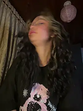 Snapshot of Hathorlove chatting on 09/13/25, 12:21 Hathorlove online show from 09/13/25, 12:21