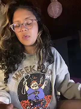 Snapshot of Hathorlove chatting on 09/19/25, 04:58 Hathorlove online show from 09/19/25, 04:58