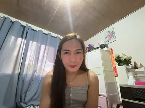 Snapshot of Msyensmith chatting on 05/17/26, 05:16 Msyensmith online show from 05/17/26, 05:16