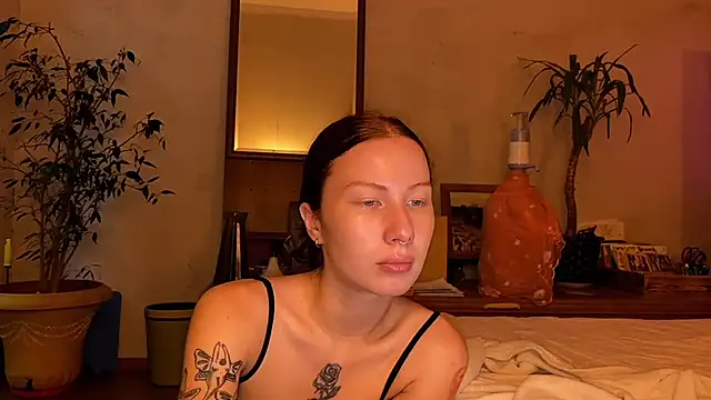 Snapshot of elfess chatting on 09/16/25, 02:07 elfess online show from 09/16/25, 02:07