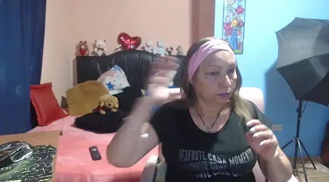 Snapshot of milfeddy_ chatting on 02/13/25, 09:06 milfeddy online show from 02/13/25, 09:06