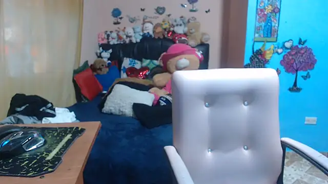 Snapshot of milfeddy_ chatting on 10/15/25, 08:20 milfeddy online show from 10/15/25, 08:20