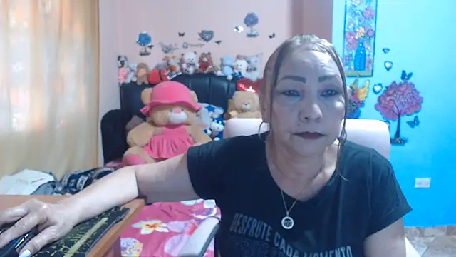 Snapshot of milfeddy_ chatting on 05/27/26, 09:01 milfeddy online show from 05/27/26, 09:01