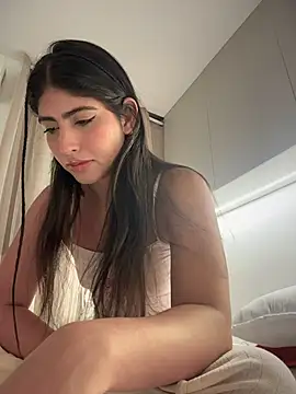 Snapshot of Gaby_zahir_ chatting on 12/04/25, 10:02 Gaby zahir online show from 12/04/25, 10:02