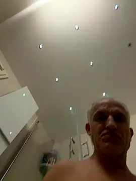 Snapshot of KielerMen chatting on 12/17/25, 02:45 KielerMen online show from 12/17/25, 02:45