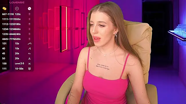 Snapshot of PenellopaRaw chatting on 01/17/25, 08:44 PenellopaRaw online show from 01/17/25, 08:44