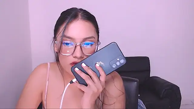 Snapshot of 1eve_rox chatting on 02/02/25, 10:02 1eve rox online show from 02/02/25, 10:02