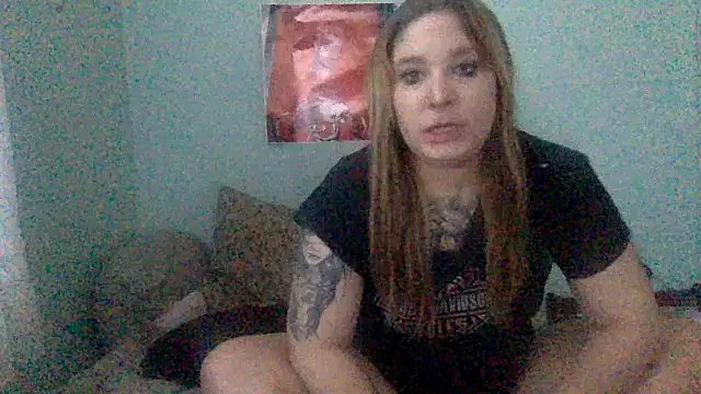 Snapshot of alexabunni chatting on 10/25/25, 01:18 alexabunni online show from 10/25/25, 01:18