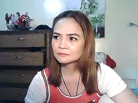 Snapshot of Kisses-13 chatting on 10/21/25, 01:23 Kisses-13 online show from 10/21/25, 01:23
