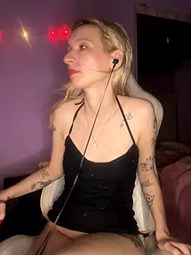 bunnydark00 online show from 12/13/25, 07:53