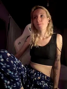 bunnydark00 online show from 12/20/25, 12:40