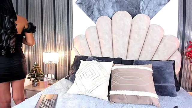 Naughty  Mom online show from 12/16/25, 12:10