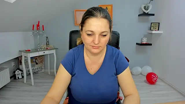 LollaGirl online show from 02/22/25, 04:07