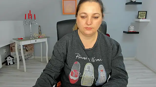 LollaGirl online show from 03/03/25, 04:14