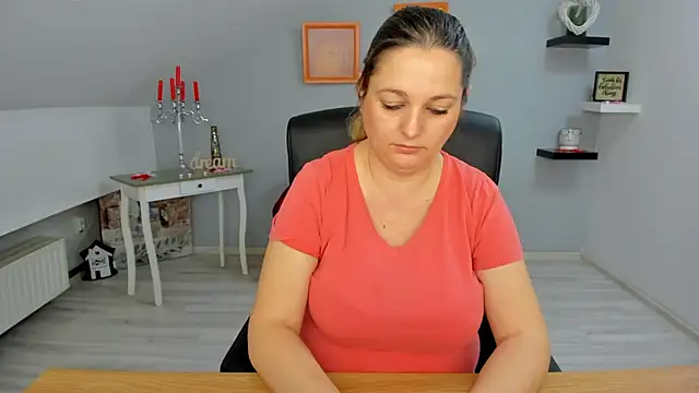 LollaGirl online show from 03/05/25, 04:13