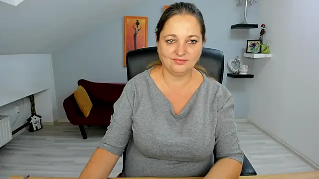 LollaGirl online show from 09/22/25, 03:19