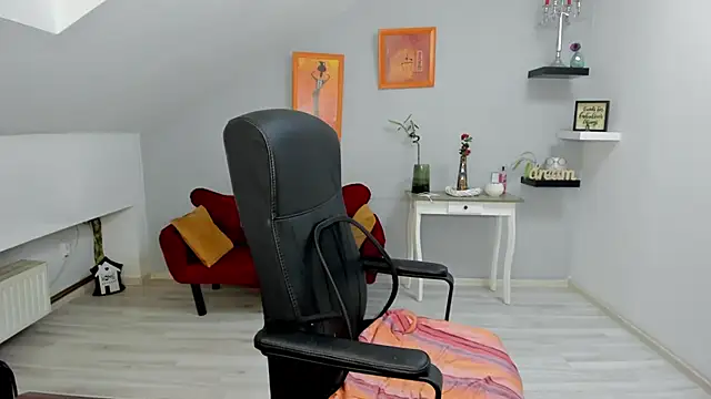 LollaGirl online show from 10/22/25, 03:18