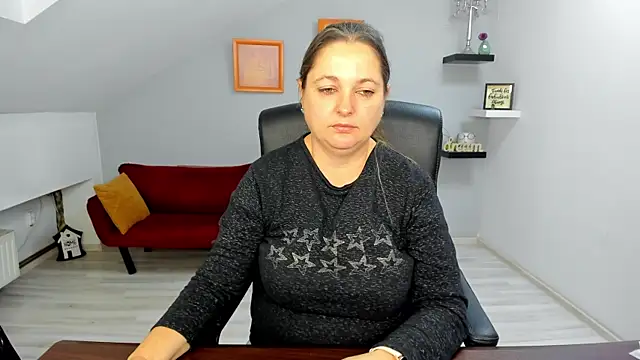 LollaGirl online show from 12/15/25, 04:28