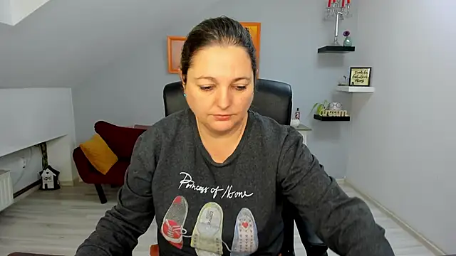 LollaGirl online show from 01/13/26, 04:18