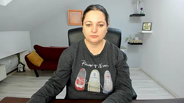 LollaGirl online show from 02/10/26, 04:16