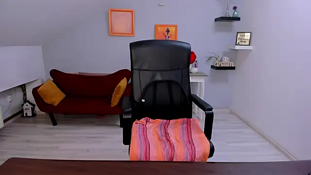 LollaGirl online show from 02/18/26, 04:19