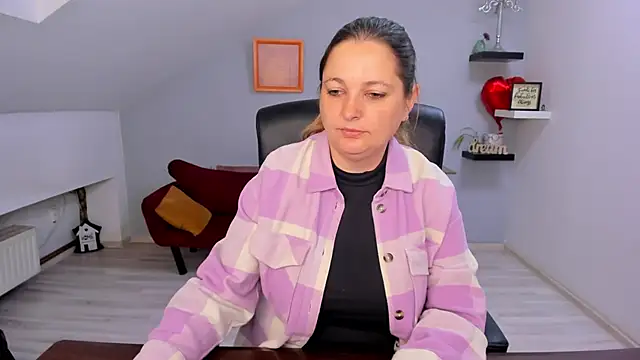 LollaGirl online show from 03/26/26, 04:18