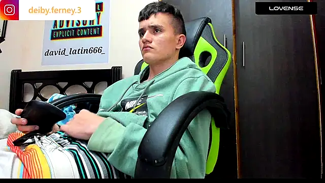 Snapshot of davidlatin66 chatting on 12/20/24, 05:14 davidlatin66 online show from 12/20/24, 05:14