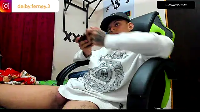 Snapshot of davidlatin66 chatting on 12/21/24, 04:19 davidlatin66 online show from 12/21/24, 04:19