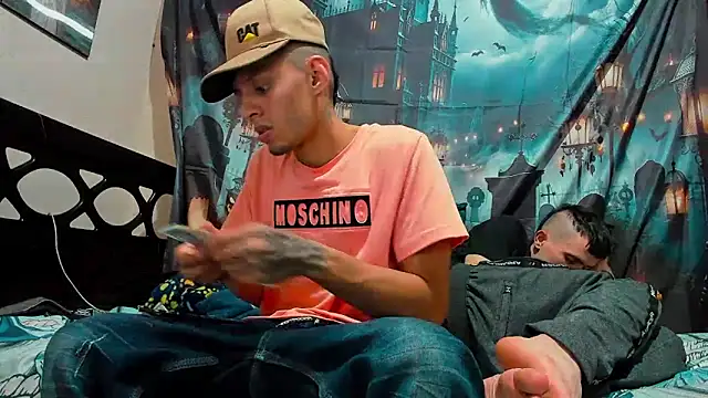 Snapshot of davidlatin66 chatting on 11/08/25, 02:56 davidlatin66 online show from 11/08/25, 02:56