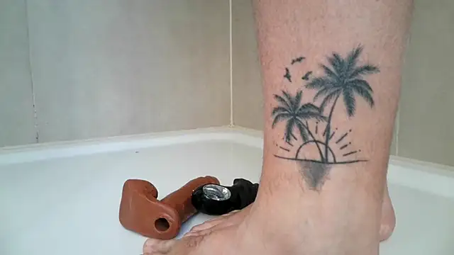 Snapshot of angelus112 chatting on 12/15/25, 10:30 angelus112 online show from 12/15/25, 10:30