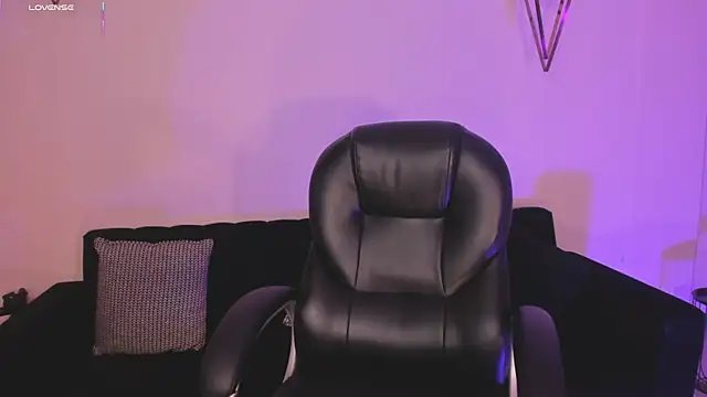 EveBensonX online show from 12/05/25, 11:41