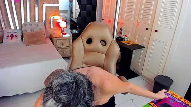 cute sassy online show from 04/11/26, 01:04