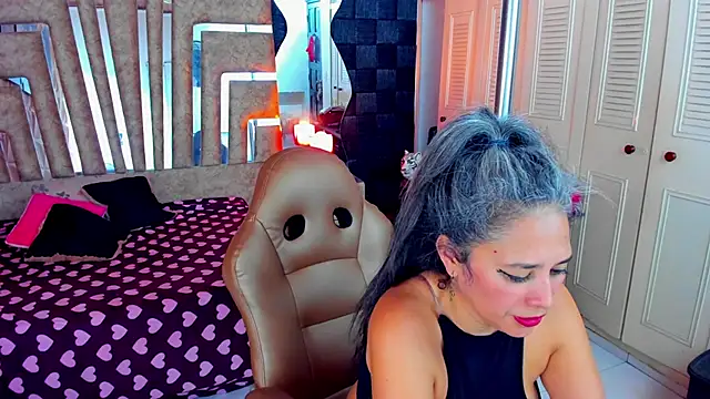 cute sassy online show from 04/28/26, 08:03