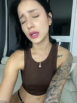 Snapshot of Ale_Lewis chatting on 01/04/25, 11:38 Ale Lewis online show from 01/04/25, 11:38