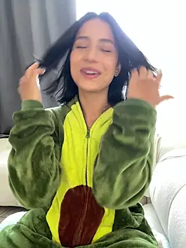 Snapshot of Ale_Lewis chatting on 02/14/25, 08:37 Ale Lewis online show from 02/14/25, 08:37