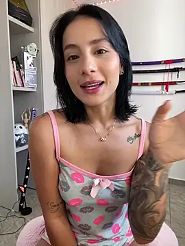 Snapshot of Ale_Lewis chatting on 03/07/25, 02:01 Ale Lewis online show from 03/07/25, 02:01