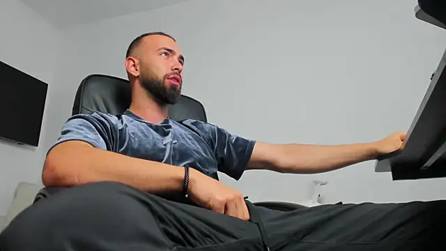 MichaelMasterss online show from 12/12/24, 08:47