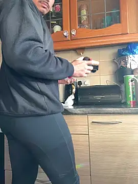 Snapshot of bigbrown- chatting on 03/12/25, 04:13 bigbrown- online show from 03/12/25, 04:13