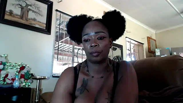 Snapshot of Gucci_Bx chatting on 01/28/25, 11:06 Gucci Bx online show from 01/28/25, 11:06