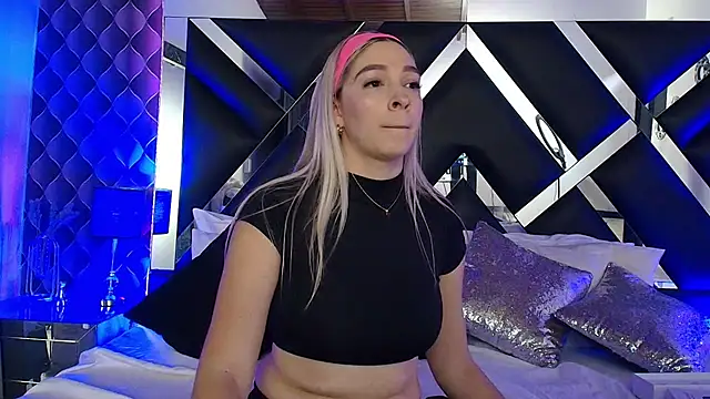 victoriaa lee  online show from 11/06/25, 07:26