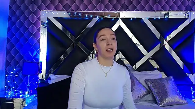 victoriaa lee  online show from 02/02/26, 07:01