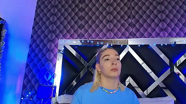 victoriaa lee  online show from 02/26/26, 07:46