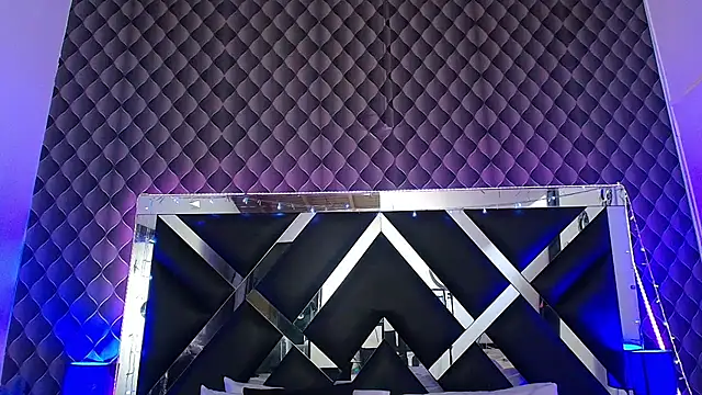 victoriaa lee  online show from 07/04/26, 07:09