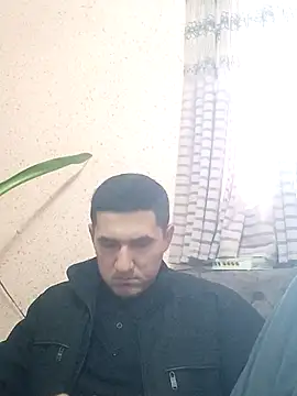 Snapshot of bobur4002 chatting on 12/14/25, 09:25 bobur4002 online show from 12/14/25, 09:25